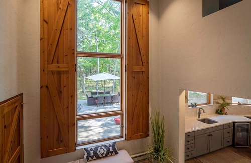 Glen Arbor House | Glen Arbor Barnhouse on the Crystal River, short walk to town & Lake Michigan.