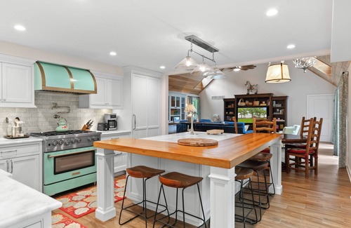 Williams Bay House | Glen Flora on Geneva | Private Pier | Geneva Lakefront | Luxury | Guest House | Monthly Stays