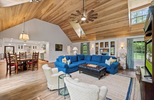 Williams Bay House | Glen Flora on Geneva | Private Pier | Geneva Lakefront | Luxury | Guest House | Monthly Stays