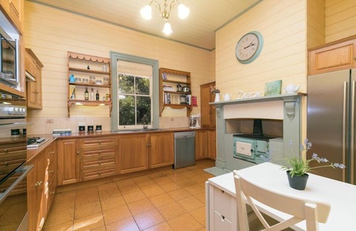 Wentworth Falls House | 'Glen Isla', 6bdm Historic Blue Mountains Cottage - Sleeps 12