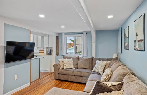 Goffstown House | Glen Lake Cabin Getaway