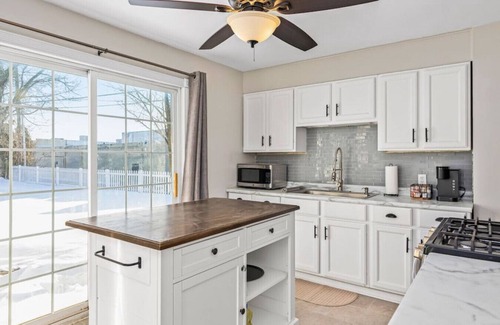 Peoria House | GLEN LIVING - a family 3 BD in Central Peoria