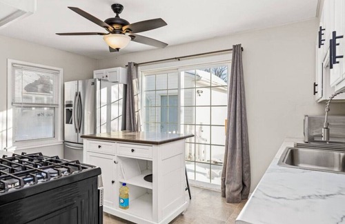 Peoria House | GLEN LIVING - a family 3 BD in Central Peoria