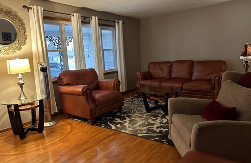 Springfield House | GLENCO PLACE - Easy access to I-44 and Hwy 65. SENIOR FRIENDLY!