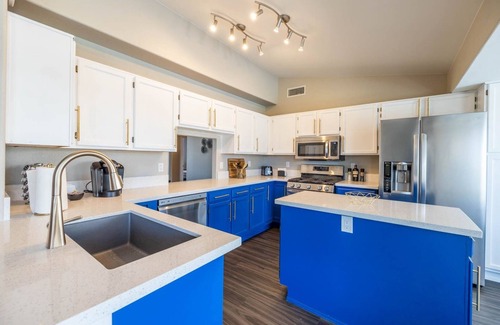 La Buena Vida Condo | Glendale Keim 4 Bedroom Home by RedAwning