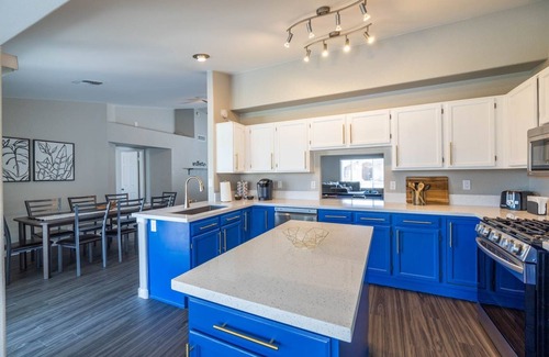 La Buena Vida Condo | Glendale Keim 4 Bedroom Home by RedAwning