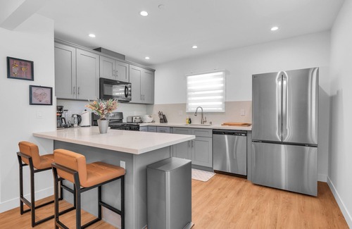 Glendora House | Glendora Route 66 Home Newly Renovated Spacious 4-bedroom with 6 bathrooms
