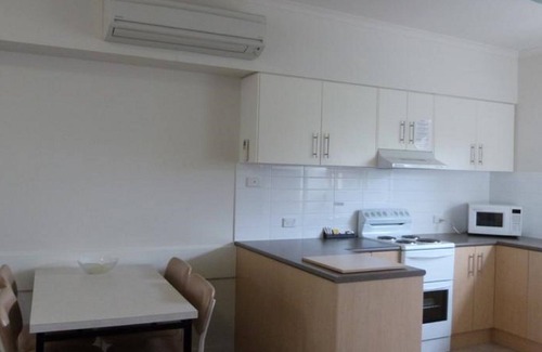 Glenelg Apartment | Glenelg Holiday Apartments-Corfu, 200 Meters to the Beach, Free Parking