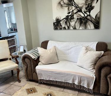Port Elizabeth House | Glenelg Road Guesthouse