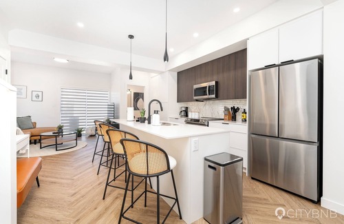 Jasper Place House | Glenwood Showhome | Sleeps 6 | AC