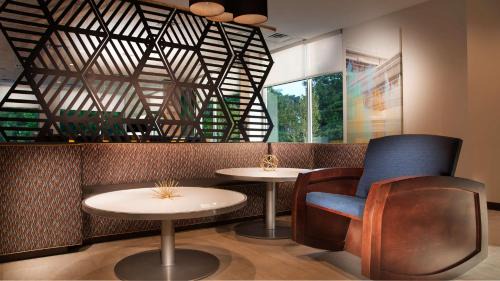 Nashville Hotel | GLo Best Western Nashville Airport