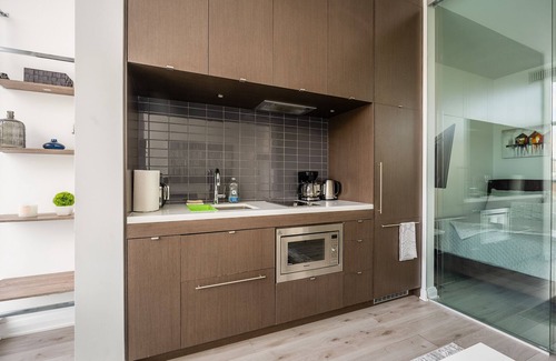 Bloor-Yorkville Apartment | GLOBALSTAY. Charming Yorkville Condos