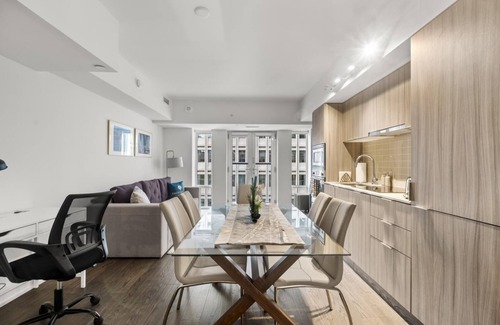 Bay Cloverhill Condo | GLOBALSTAY. Modern 1Bd+Den in The Heart of Toronto