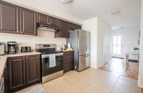 Thorold Apartment | GLOBALSTAY. New 3BR 2.5BA Townhouse, 19km to Niagara Jorney