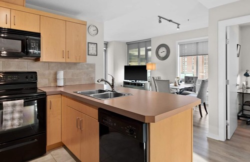 Victoria Park Apartment | GLOBALSTAY. Stylish 2Bd Apt Downtown. City&Mountain View