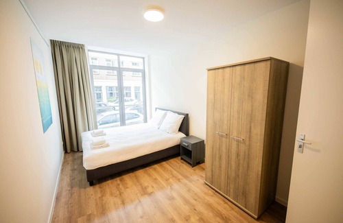 Kop van Zuid Apartment | Glorious 1 bedroom serviced apartment 53m2 -PRH10G-