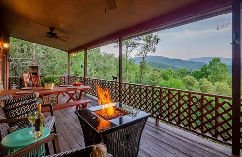 Franklin House | Glorious Mountain View! - Still's Hill