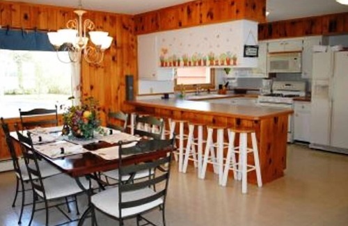 Green Lake House | Glorious Sunsets - 100' of Lakefront - Great Swimming for Kids - Sandy Bottom!