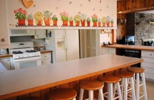 Green Lake House | Glorious Sunsets - 100' of Lakefront - Great Swimming for Kids - Sandy Bottom!