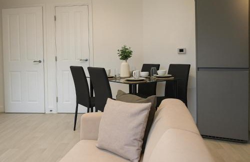 Bordesley Apartment | Glory Homes- City centre apartment , sleeps 7 with parking & WiFi