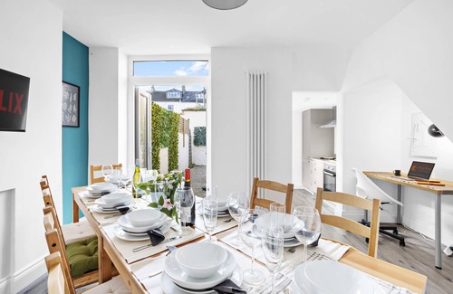 Barnstaple Apartment | Gloster Town House Gorgeous Family Home Barnstaple