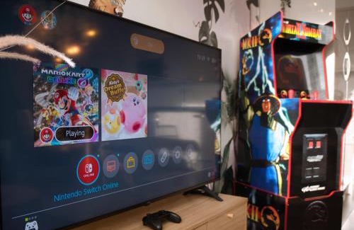 Barnwood Apartment | Gloucester getaway with gaming room, desk & parking