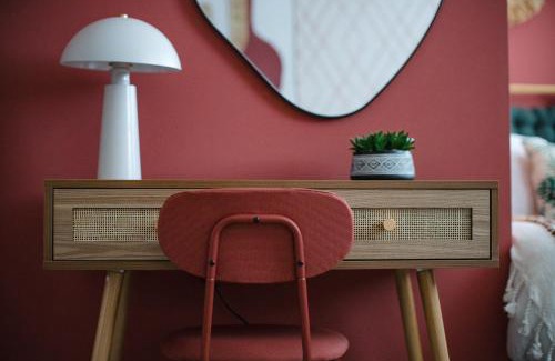 Barnwood Apartment | Gloucester getaway with gaming room, desk & parking