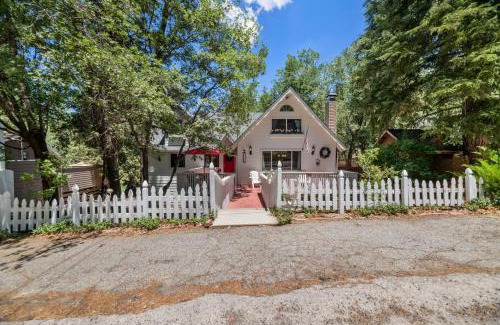 Upper Moonridge Ski Chalet | Gnome Chalet - Charming Big Bear country home! Amazing craftsmanship and with a Fenced Yard!