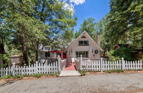 Upper Moonridge Ski Chalet | Gnome Chalet - Charming Big Bear Country Home! Amazing Craftsmanship And With A Fenced Yard! 3 Bedroom Chalet