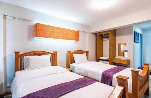 Chana Songkhram Hotel | GO INN Khaosan