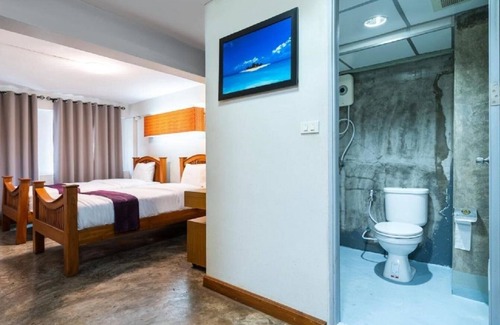 Chana Songkhram Hotel | GO INN Khaosan
