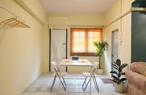 Wang Burapha Phirom Apartment | GO INN The Grand Palace - MRT Samyot Station