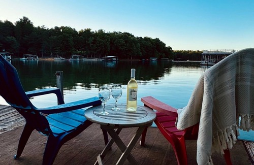 Gumlog House | Go Jump in the Lake! Family friendly retreat with Tesla/EV charger.