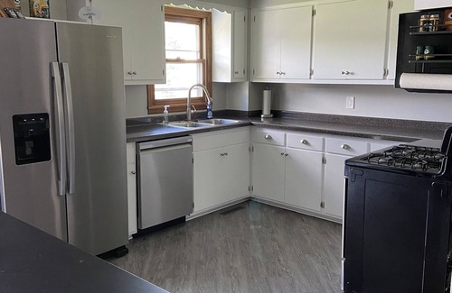 Ashwaubenon House | Go Pack 1090 steps from Lambeau entrance - Heated Garage