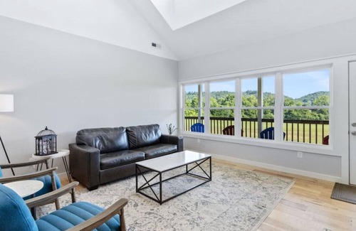 Wildwood House | Go with the Flow on Lookout Creek!