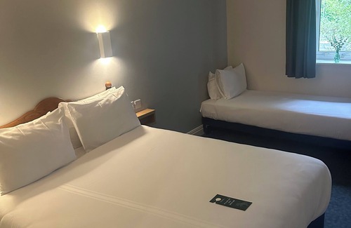 Cumbernauld Hotel | go2 Glasgow Cumbernauld Hotel