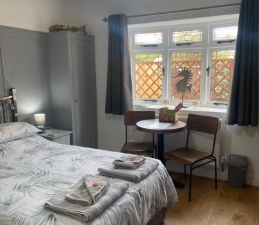 Apse Heath Bed & Breakfast | Godden Green B & B Guesthouse