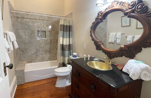 Historic Downtown Savannah House | Godley Manor