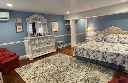 Historic Downtown Savannah House | Godley Manor