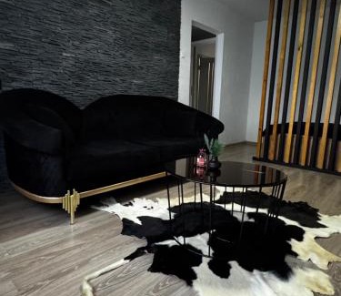Kedainiai Apartment | Gold & Black
