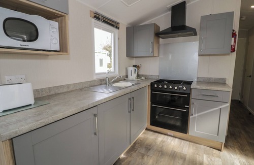 Talybont Cottage | GOLD CARAVAN (203), family friendly, with a garden in Dyffryn Ardudwy
