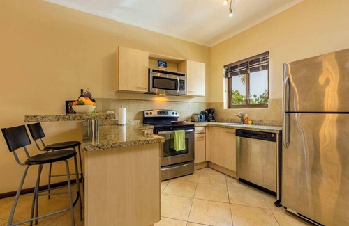 Gold Coast House | Gold Coast - 2BR3BA Gated Community w/Pools & Gym