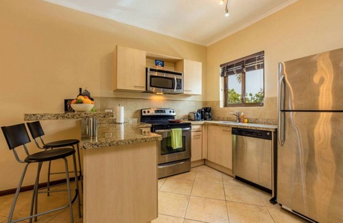 Gold Coast House | Gold Coast - 2br3ba Gated Community w Pools Gym