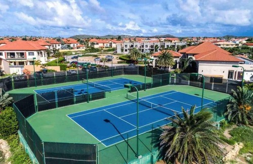 Gold Coast House | Gold Coast - 2br3ba Gated Community w Pools Gym