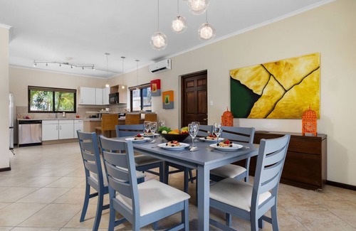 Gold Coast Villa | Gold Coast 4BR4.5BA Villa w/PrivatePool & Gym