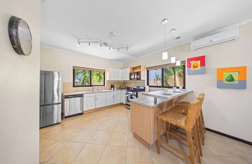 Gold Coast Villa | Gold Coast 4BR4.5BA Villa w/PrivatePool & Gym