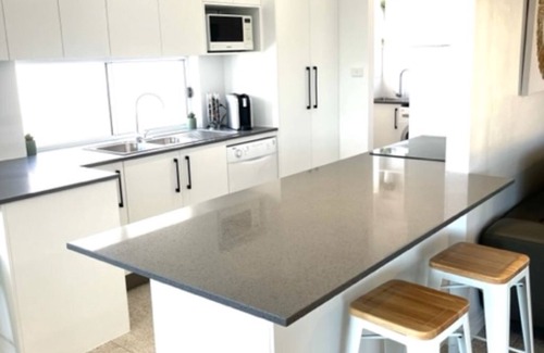 Broadbeach Waters House | Gold Coast Central Waterfront House with Pool