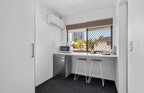Surfers Paradise Hotel | Gold Coast Inn