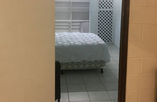 Ashmore House | Gold Coast Pet Friendly - no frills price