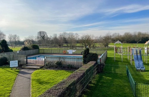 Harvington House | Gold Deluxe 2 Bed sleeps 6 Pet friendly